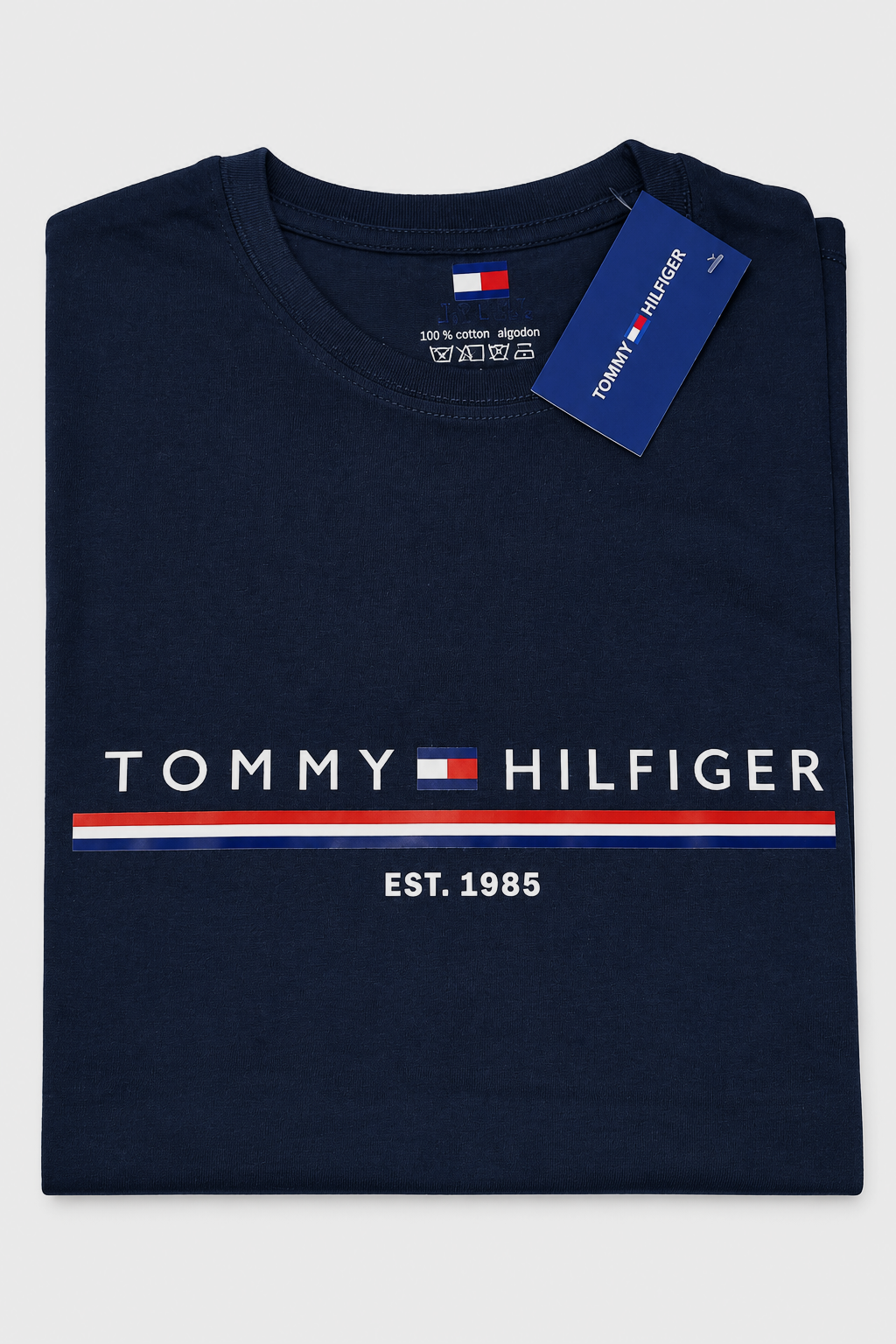 Polera Tommy Hilfiger con franja tricolor y diseño Est. 1985
